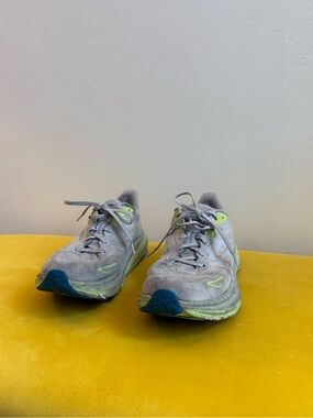 HOKA Clifton 9 Men’s Size 11D Gray Running Shoes